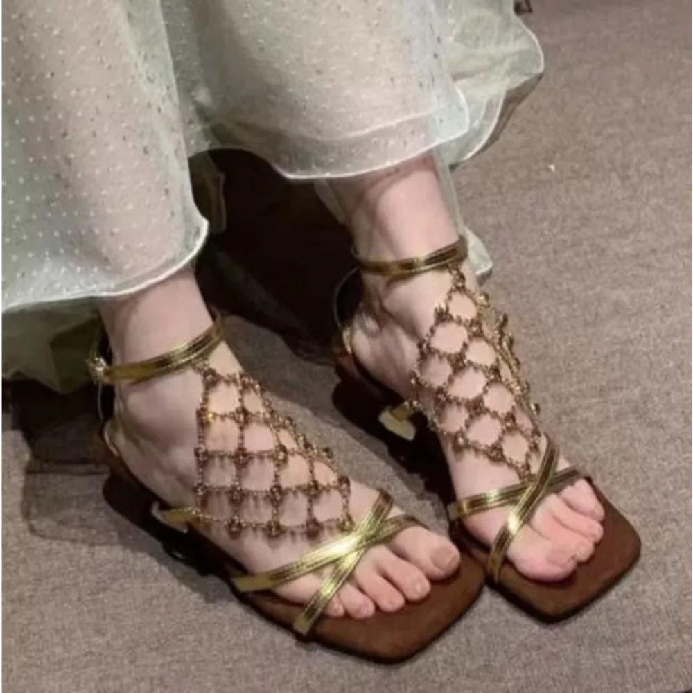 Mesh Strap Metal - รองเท้าส้นสูงสไตล์หรูหราสำหรับผู้หญิง ฤดูร้อน หัวเหลี่ยม เปิดนิ้วเท้า ประดับเพชรเทียม สายรัดตาข่ายโลหะ