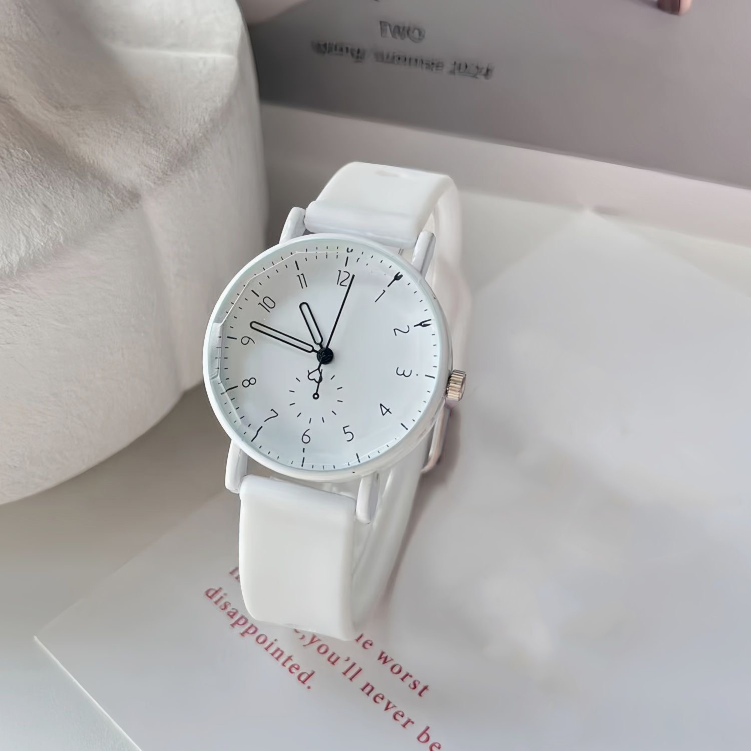 นาฬิกาควอตซ์แฟชั่นสำหรับผู้หญิ - Silicone Band Women บทวิจารณ์และราคา